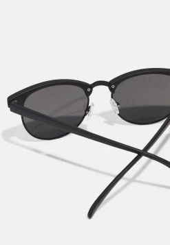 Pier One Unisex - Zonnebril -Black 6 Pier One Unisex - Zonnebril -Black -Mode Herenkleding Winkel f41786acb4f54644b6e1caf49d70a762